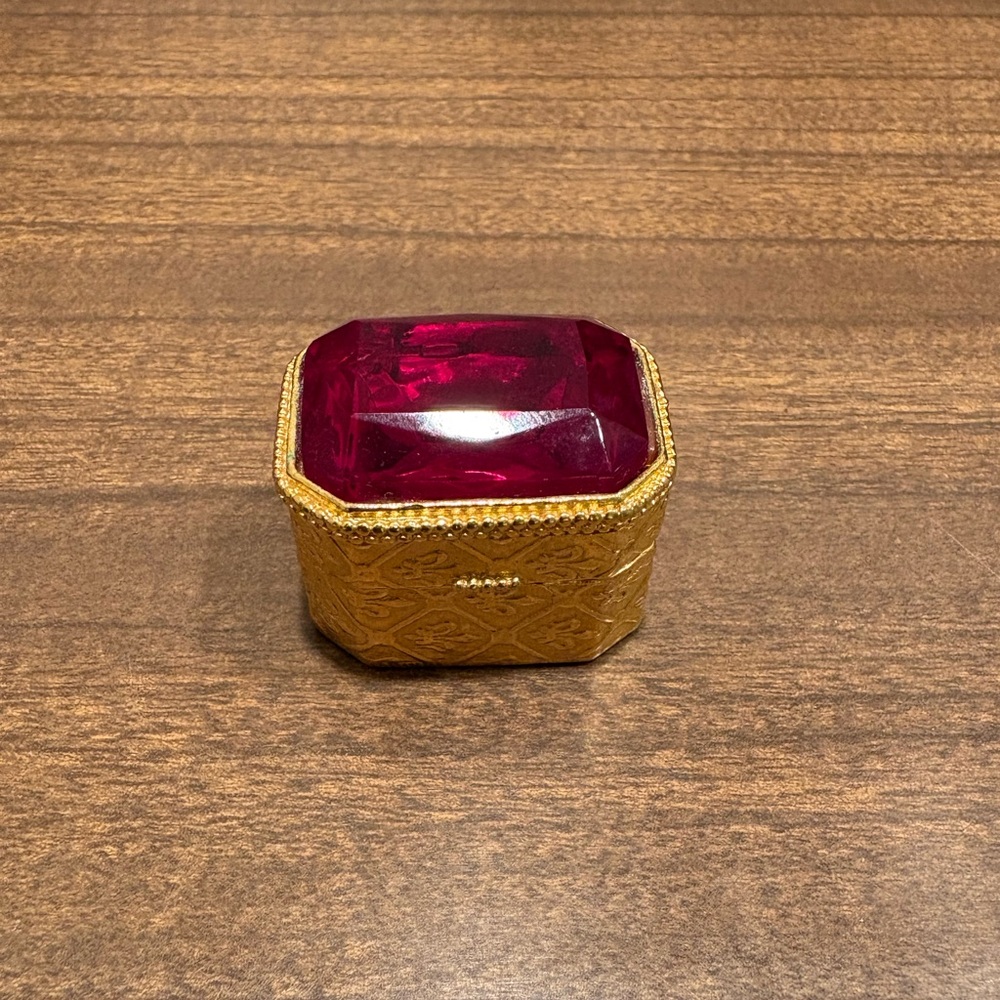 Vintage Florenza Gold Tone Red Stone Pill Trinket Box
